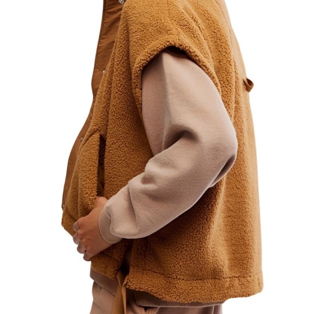 Free People Scout It Out Oversized Sherpa Vest in Honey NWT Size Medium - Picture 3 of 8